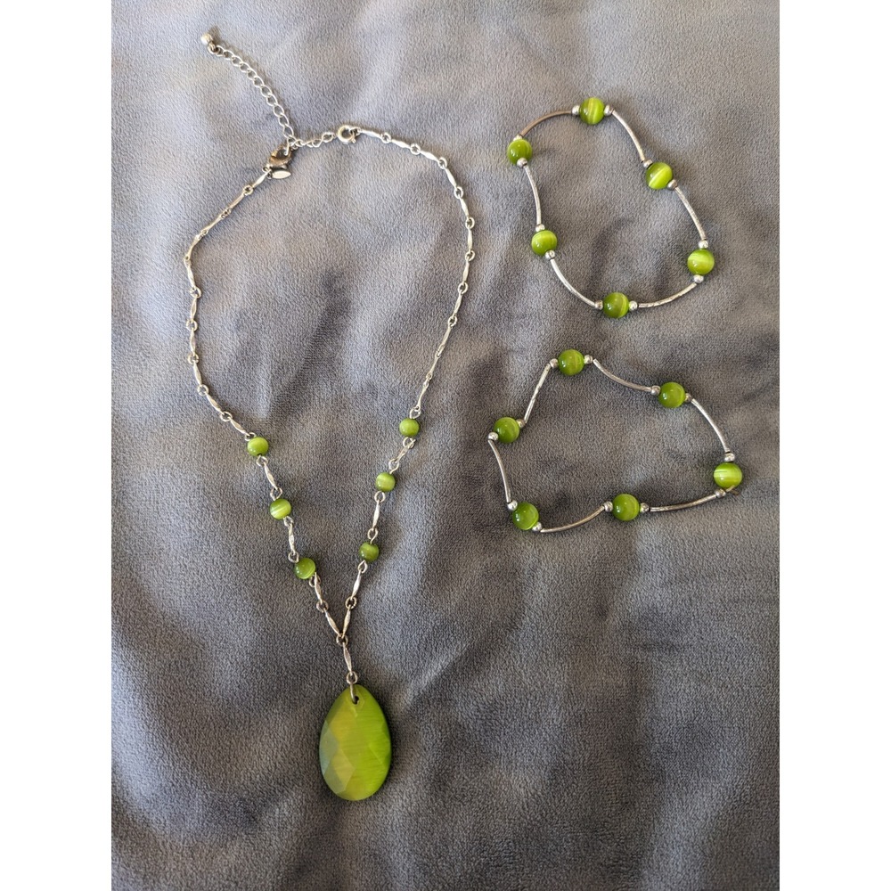 Vintage90s Avon Green Apple Cat Eye Pendant Necklace & Matching Bracelets 3pcSet